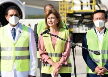 Además de los dos millones de vacunas, también el Gobierno compró cinco millones de jeringas en China