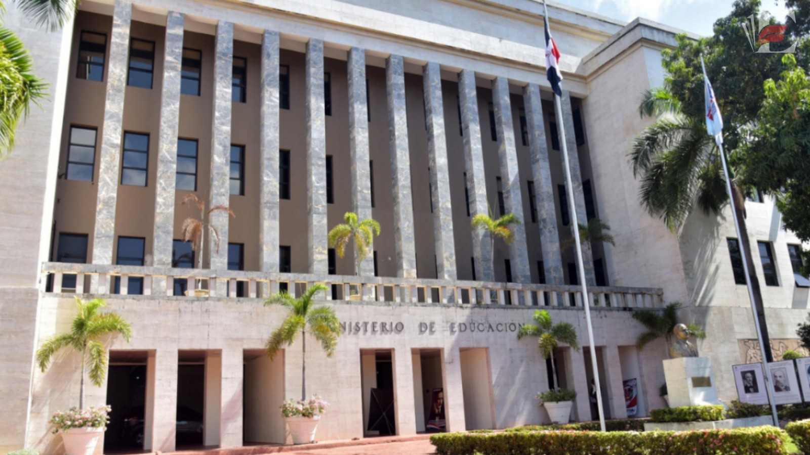 Sede del Ministerio de Educación dominicano. Archivo institucional; no muestra alumnos ni un certificado de una persona.